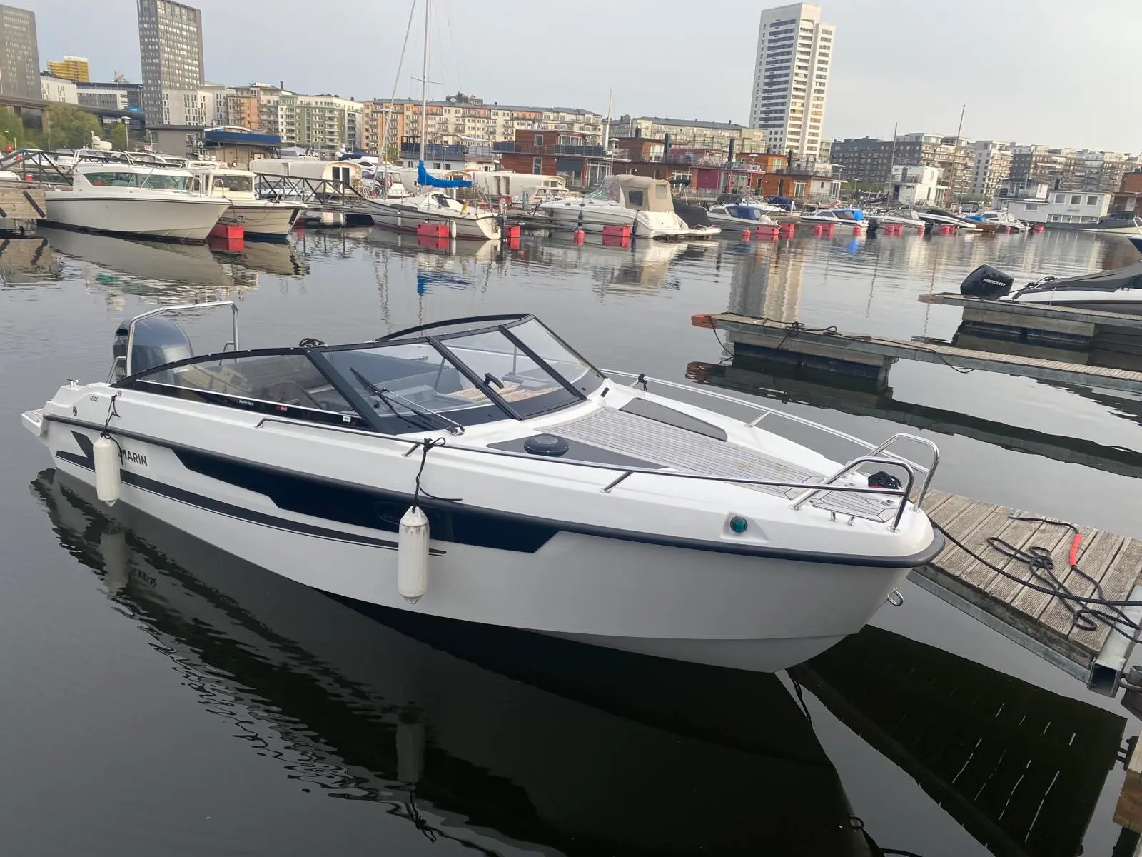 båt servad av sundbyhom marine service